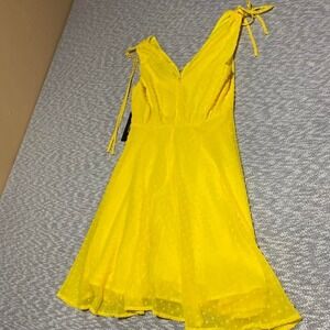 Yellow‎ Lulus dress women XS zip up in the back fully lined NWT. SKU-A611